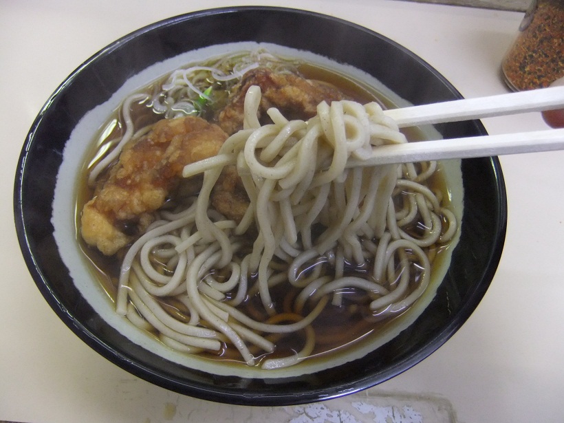 千住旭町・北千住下りそばの鳥唐揚げそば２20120715.JPG