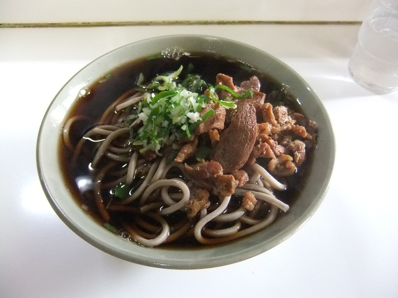 立ち食いそば屋のかしわそば１（クイズ用）.JPG