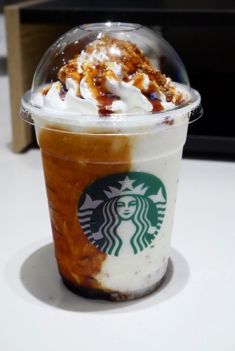 ＳＴＡＲＢＵＣＫＳ　ＣＯＦＦＥＥ　焼き芋香ばしカラメルフラペチーノ.JPG