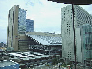 CAI_130706_1248大阪ハービスPLAZA ENTエレベータ内から大阪駅を望むQVGA.JPG