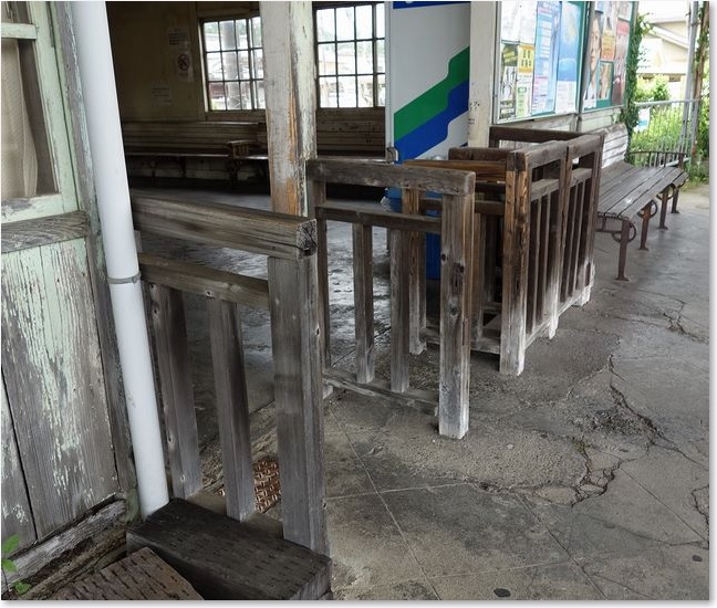 37ホームから改札口