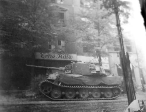 Kingtiger_somewhere_in_Berlin_April_1945.jpg