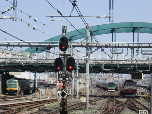 EF5893とE231系と185系