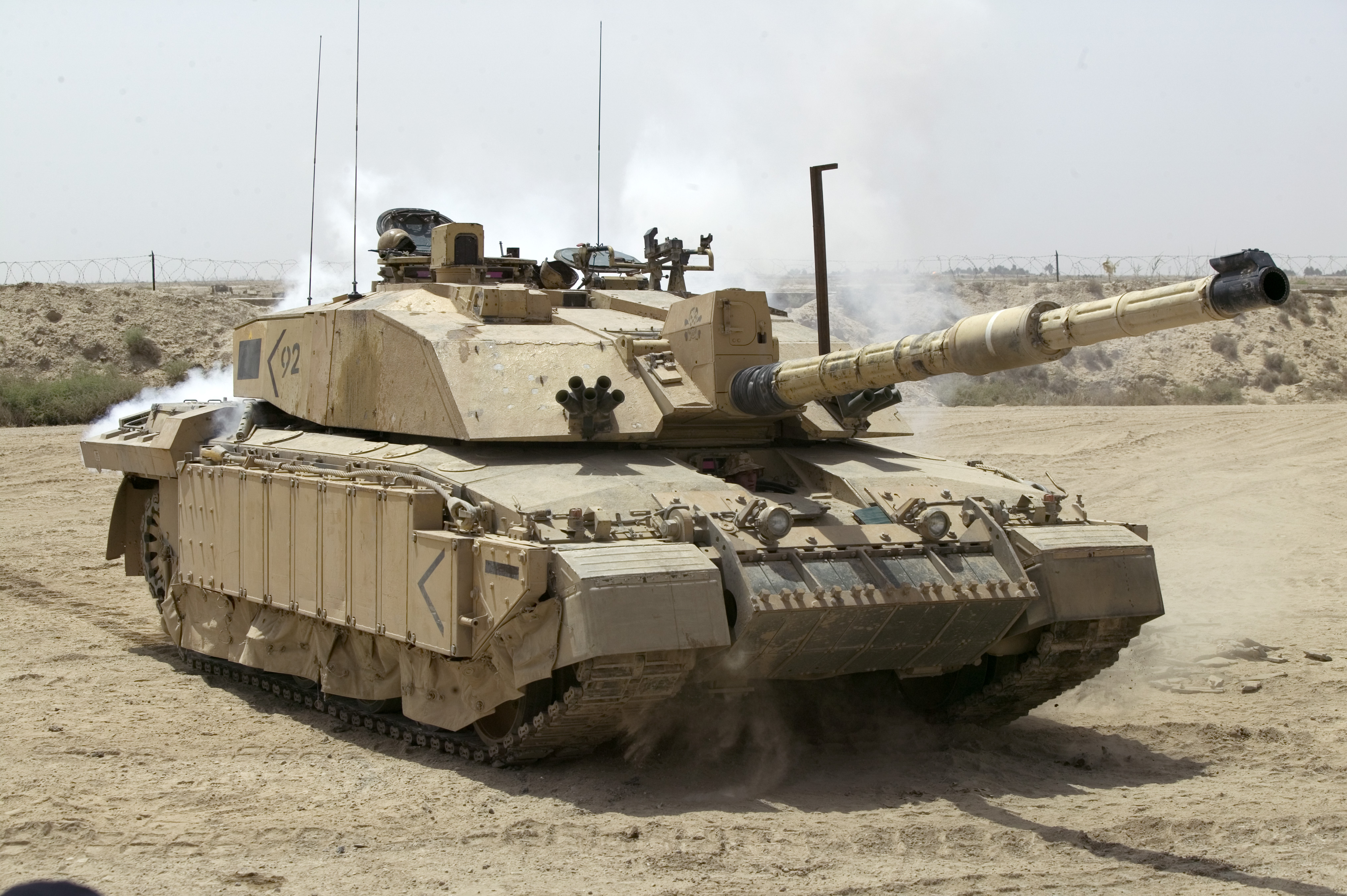 Challenger_2_Main_Battle_Tank_patrolling_outside_Basra,_Iraq_MOD_45148325.jpg