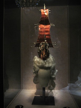 マリーアントワネット展 赤い帽子.jpg