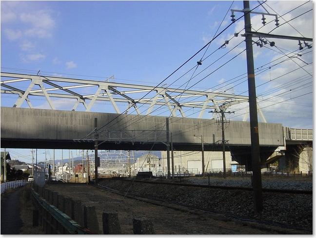 35新幹線と直交します