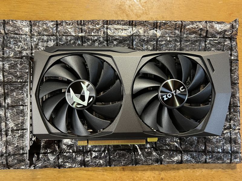 RTX3060Ti_04_本体.jpg