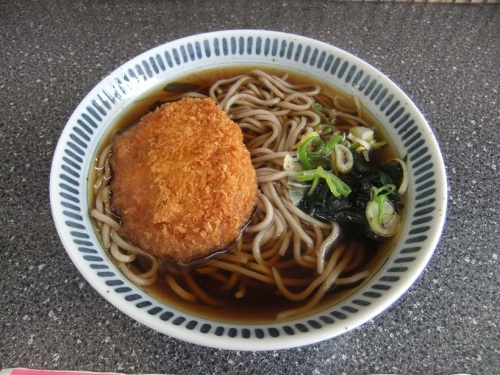 ほっかほっか弁当リーダーエイト鳩ケ谷店のコロッケそば１20130426.JPG
