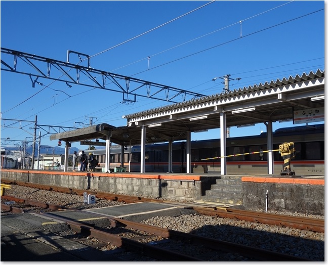 48ホームには人が