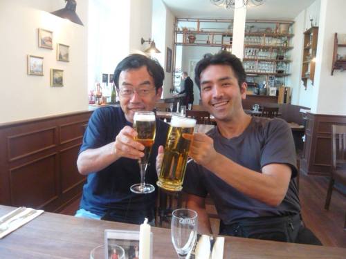 乾杯！<br />
このピルスナーは実にスッキリしていて美味しい！