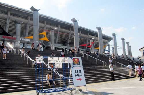 ENDLESS SUMMER 日産スタジアム東ゲート2.JPG