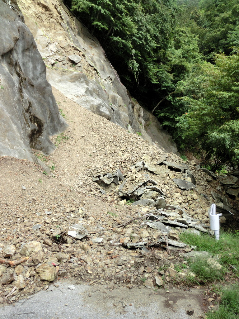 林道広河原逆川線(秩父側)崩落現場