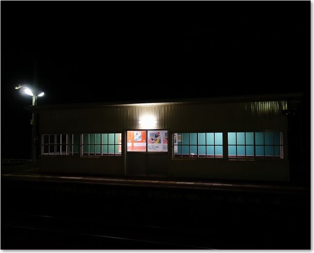 73向かいの待合室BV