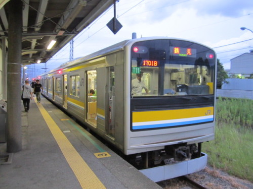 大川駅に停車中の電車