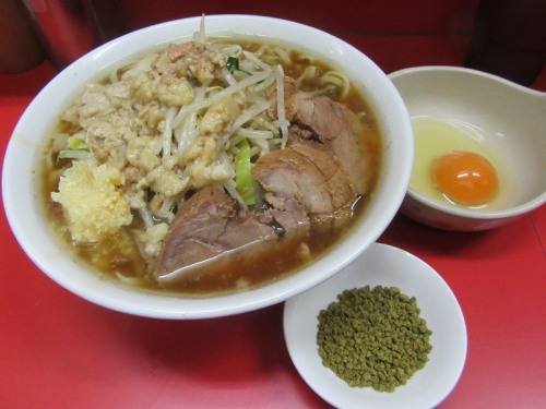 20180203_ラーメン二郎上野毛店_小ラーメン、生玉子、ふりふりカレー.JPG