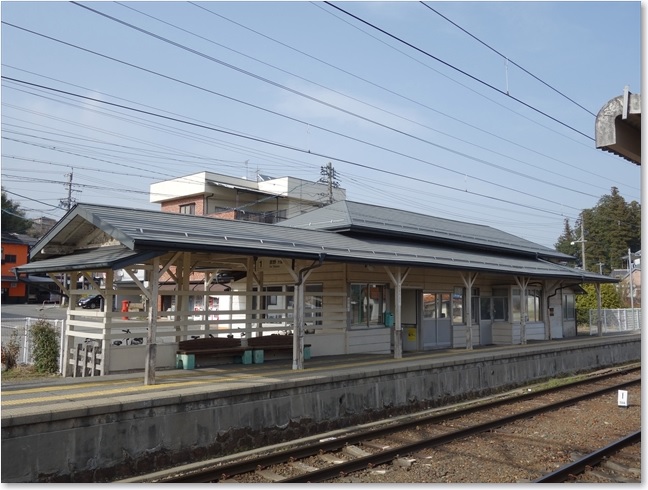 62ホームから駅舎