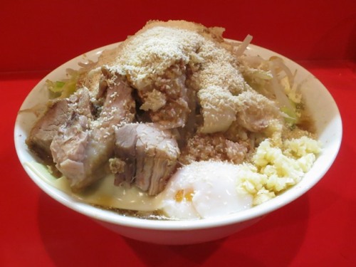 20141025_ラーメン二郎 府中店_小ラーメン、温泉玉子とチーズ.JPG