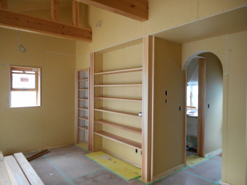 登米市自然素材の木の家建築中です。