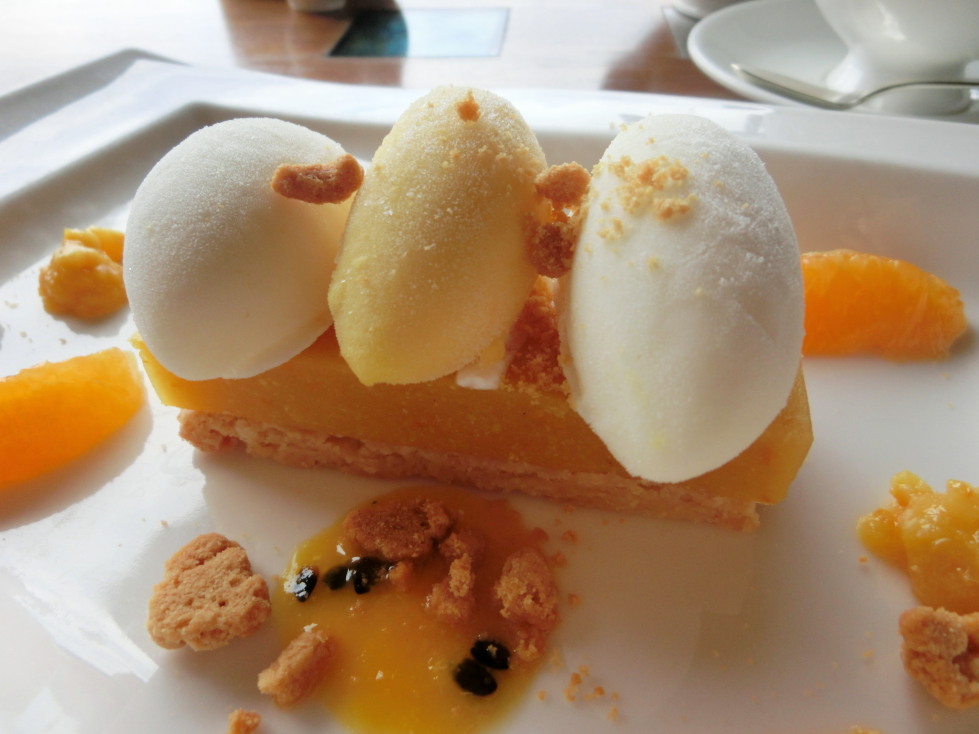 ピエール・エルメ　パリ　Dessert d'Ete ‘Satine’４.jpg