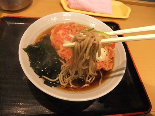 富士そば 池袋西口店の桜小えび天そば２20120324.JPG