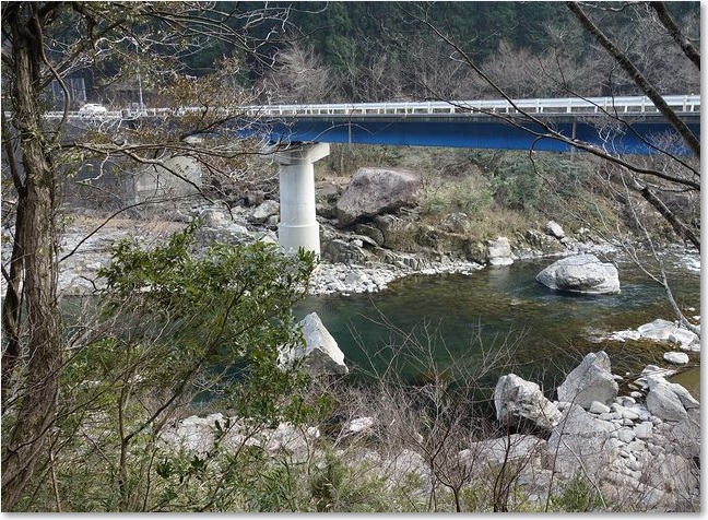 50右には国道の橋