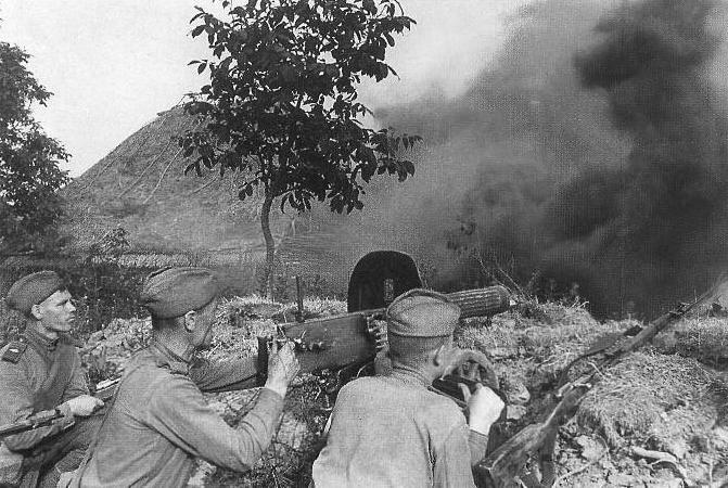 Kursk_Soviet_machineguns.jpg