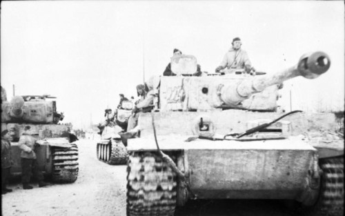 Bundesarchiv_Bild_101I-277-0846-12_Russland_Panzer_VI_Tiger_I.jpg