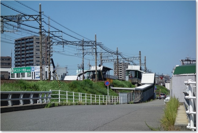 60右には近鉄の新正駅