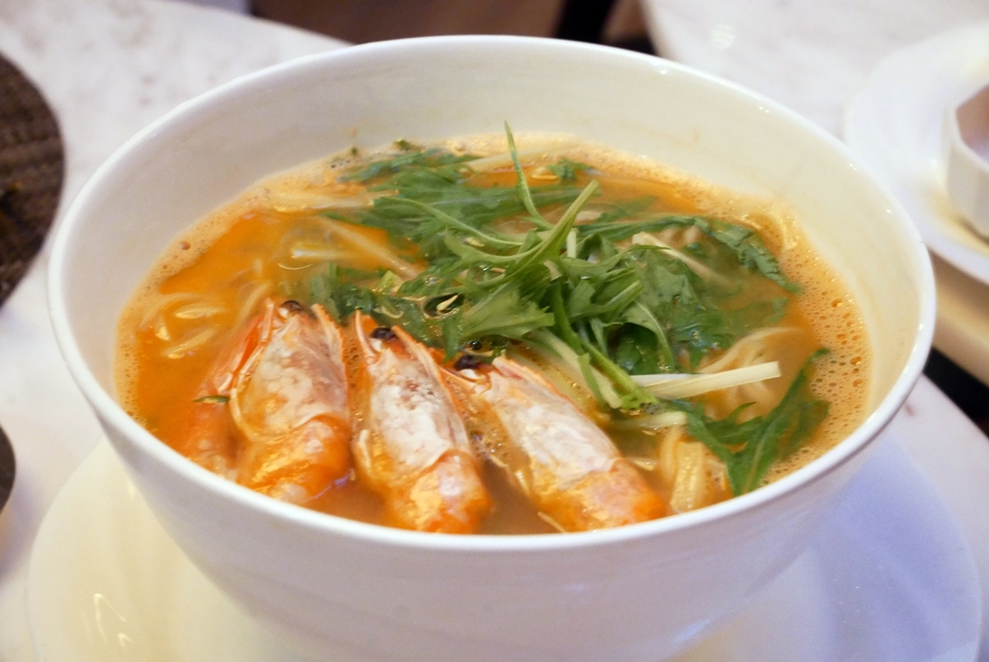 リュトモス　濃厚な海老の風味香るラーメン.JPG
