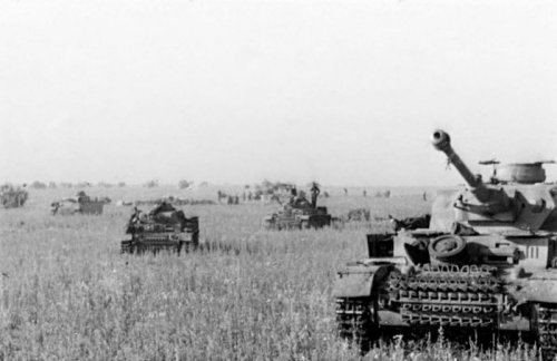 Bundesarchiv_Bild_101III-Merz-014-12A,_Russland,_Beginn_Unternehmen_Zitadelle,_Panzer.jpg