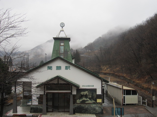 展望台からの駅舎正面