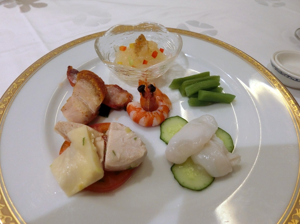 桃花林　お正月特別メニュー　広東式盛り合わせ冷菜.JPG