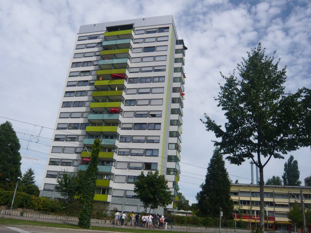 60年代の建築物をこのように素敵に建て替える。<br />見た目はもちろんエネルギーのことも考えて。