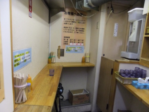 立喰いそばうどん陣＠新松戸の店内20120821.JPG
