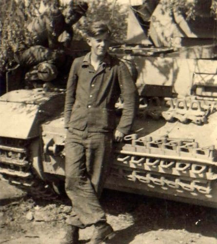 Panzer_IV_12_SS_Panzer_Division_Hitlerjugend_Normandy_3.jpg
