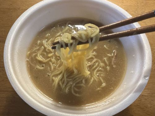 天下一品カップ_04_麺.jpg