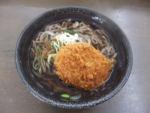 そば千＠デイリーヤマザキ上諏訪駅前店のコロッケそば１20130330.JPG