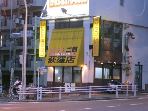 20131002_ラーメン二郎荻窪店外観web.JPG