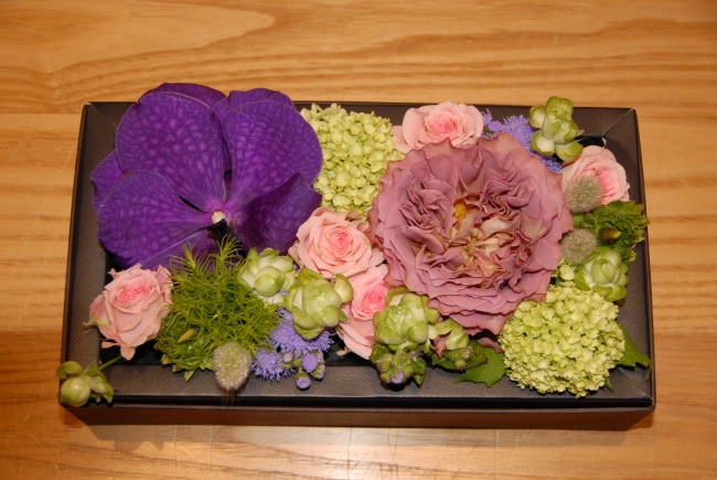 箱の中は花