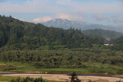 80214白川湖と飯豊山500.jpg