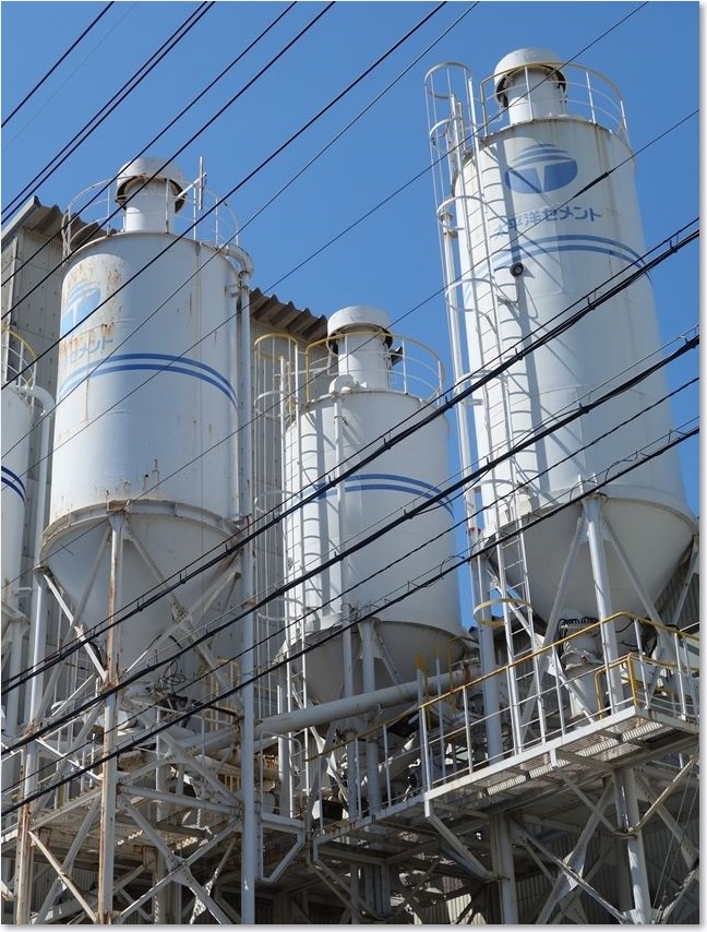 15道路沿いにこんなプラントが・・・