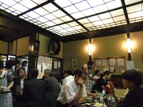 神田まつやの店内20120628.JPG