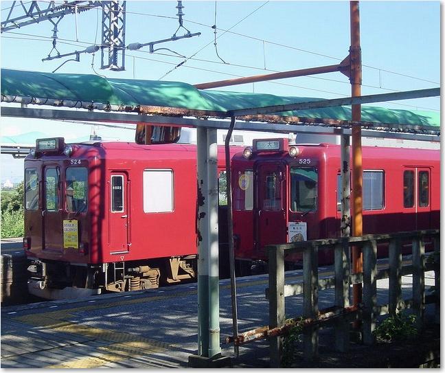 08駅外から列車たち