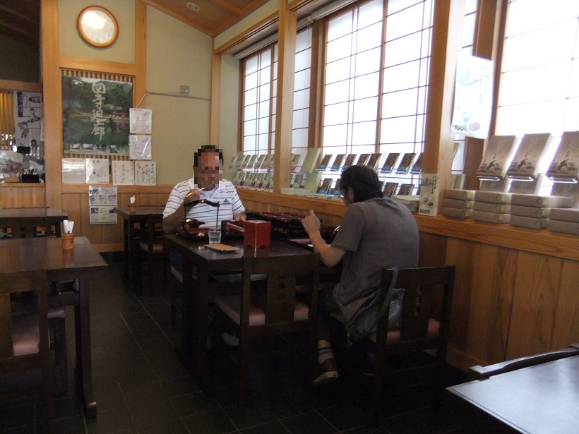 駅前芭蕉館＠平泉の店内20120910.JPG