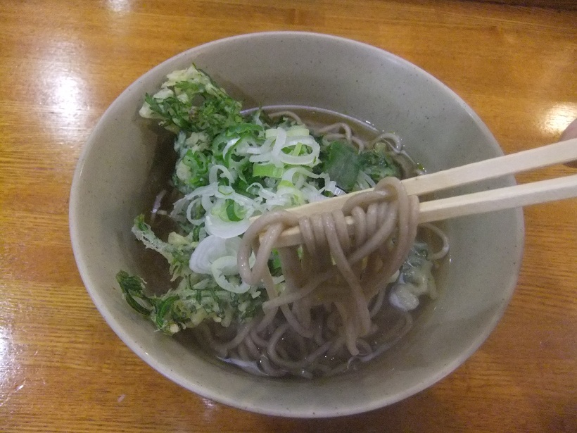 都そば＠帝国劇場下の春菊天そば２20120608.JPG