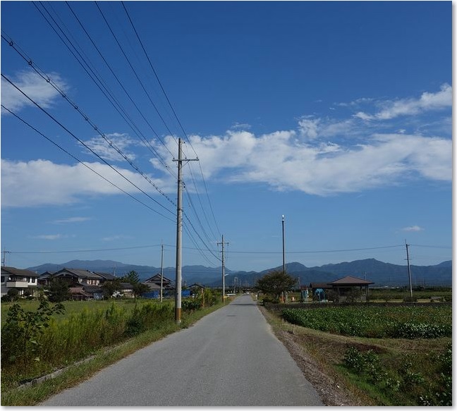 12左折して線路沿いに