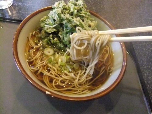 文殊亀戸店の春菊そば２20130104.JPG