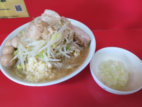 20161210_ラーメン二郎茨城守谷店_小ラーメン豚入り、玉ねぎ、うずらの卵5コ.JPG