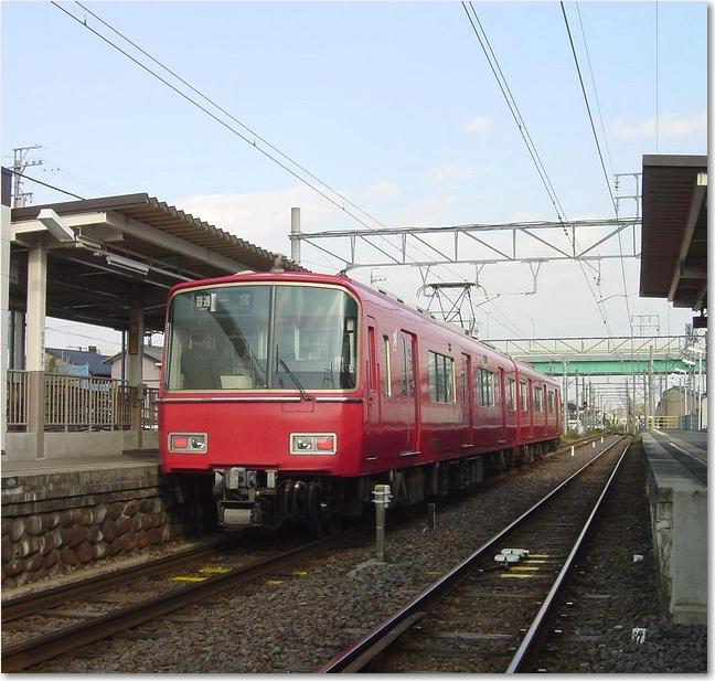 23駅に停まる電車.JPG