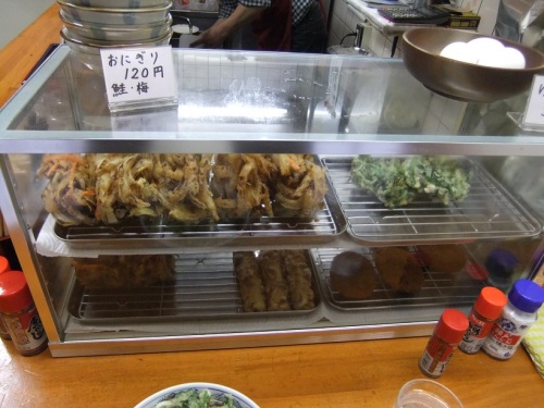 戸倉そば＠江古田の天ぷらケース20130325.JPG